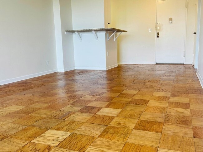 Building Photo - 10 Huron Ave