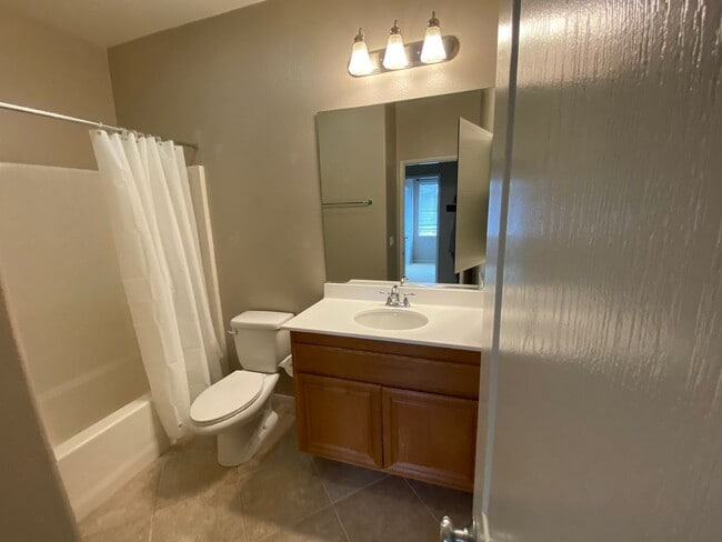 Building Photo - Well Kept 2 Bedroom townhome in San Marcos