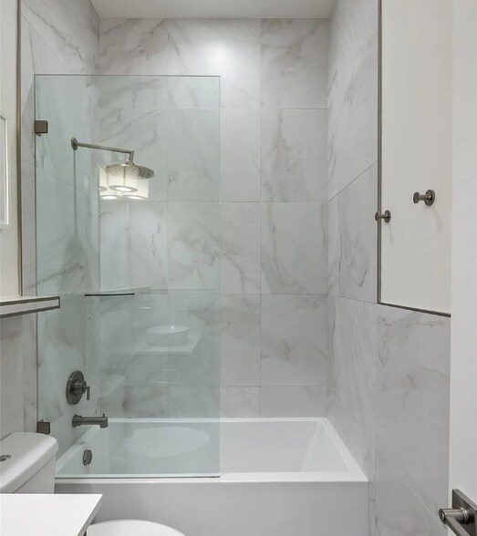 Building Photo - 2211 Canterbury St