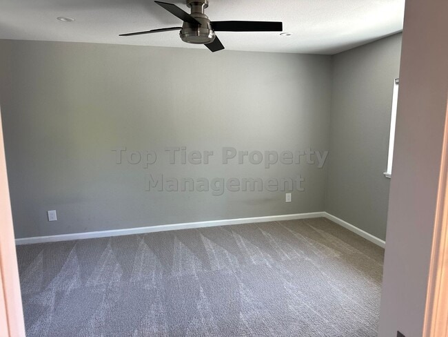 Building Photo - Beautiful and spacious 4 Bed/ 2.5 Bath/ 2,...