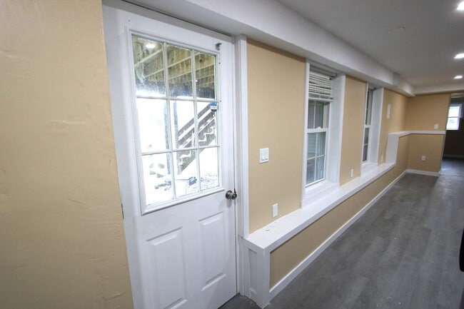Building Photo - 322 Blackstone St