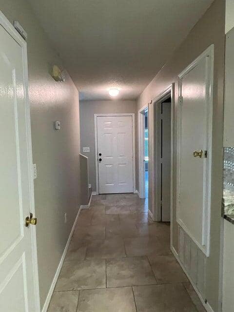 Building Photo - 606 Virginia Oak Ct