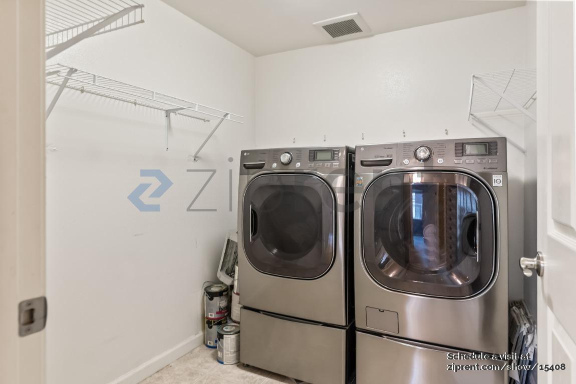 Building Photo - 1101 S Main St