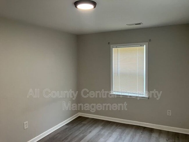 Primary Photo - 3115 Parkwood Rd