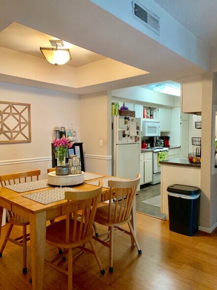 Building Photo - 257 Hillsboro Pl