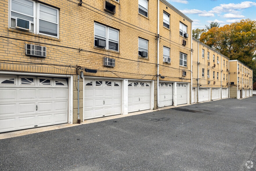 Garages - Karen Court Apartments