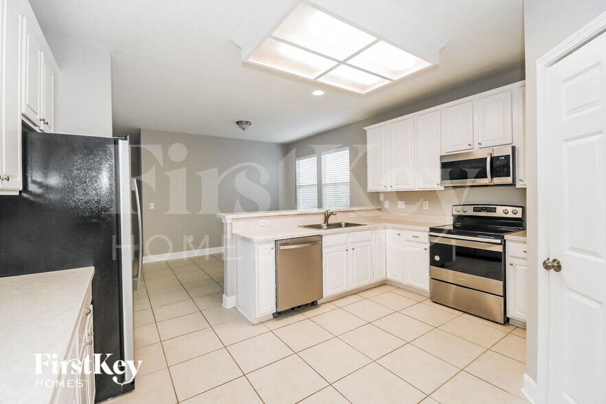 Building Photo - 2305 Yellow Jasmine Ln