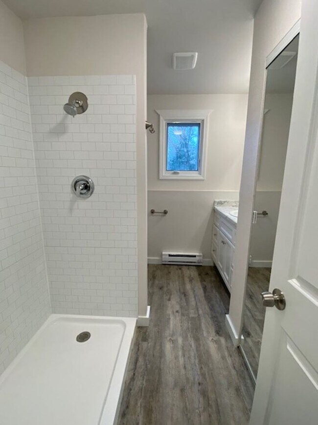 Building Photo - 632