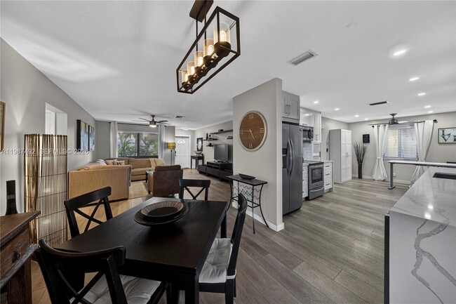 Building Photo - 371 SE 3rd St