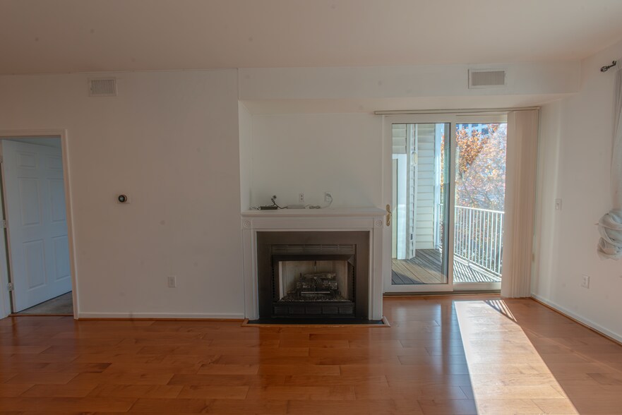 Building Photo - 1645 International Dr