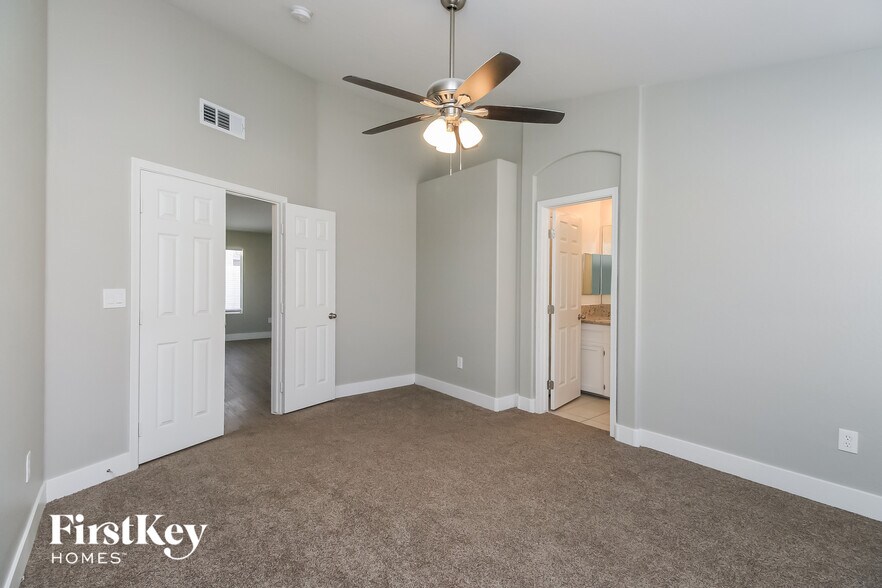 Building Photo - 812 E Morelos St