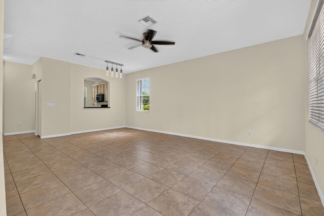 Building Photo - 158 W Thatch Palm Cir