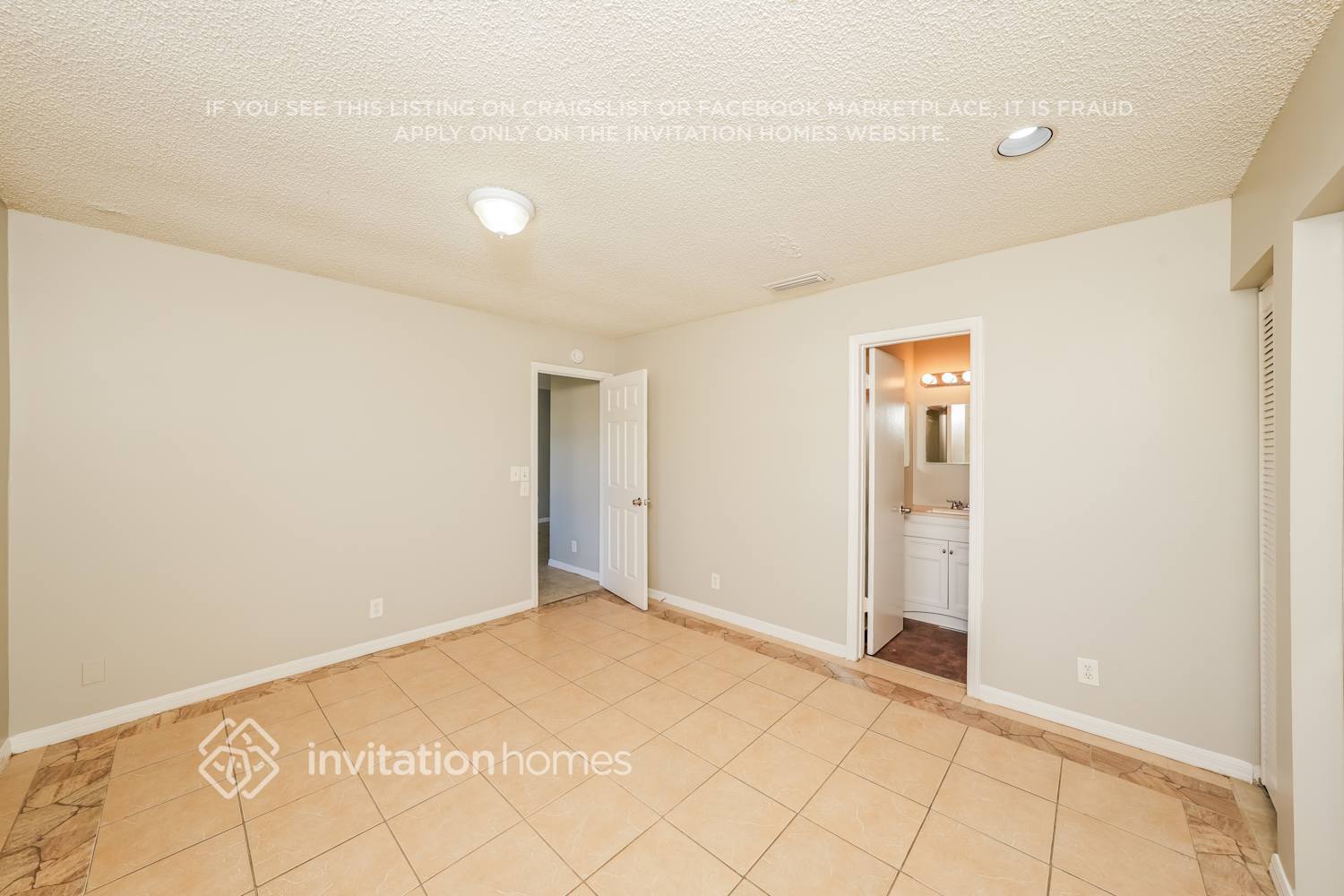 Building Photo - 9014 Fashion Pl