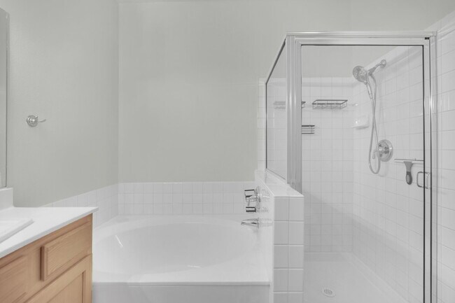 Building Photo - Experience Las Vegas in style and comfort with this beautiful first-floor 3-bedroom condo