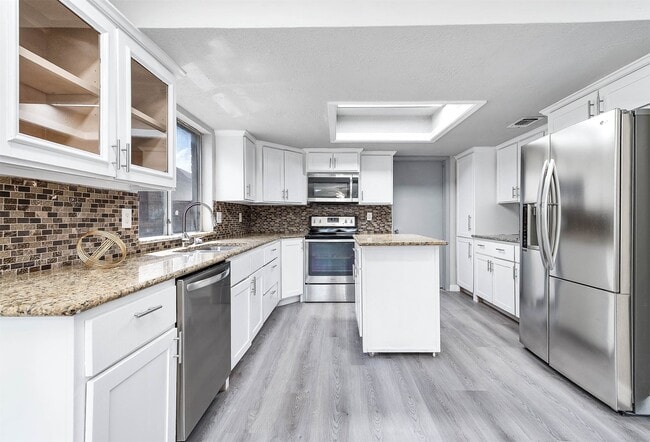 Building Photo - 8434 Quailcrest Dr