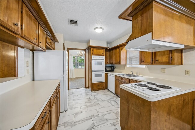 Building Photo - 11926 Waldemar Dr