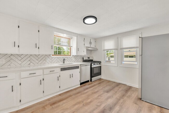 Building Photo - 168 Wheeler St