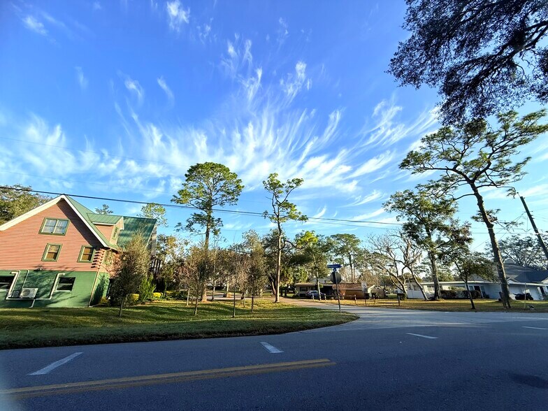 Building Photo - 219 Broadmoor Rd