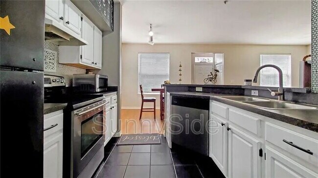 Building Photo - 6021 Westgate Dr