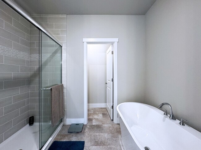 Building Photo - 2771 Cascara Dr