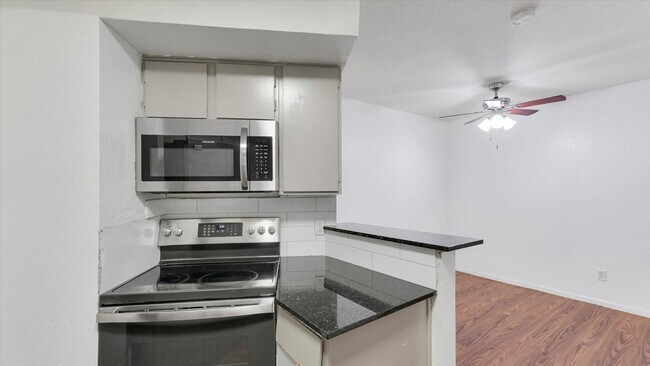 Building Photo - 10811 Richmond Ave.