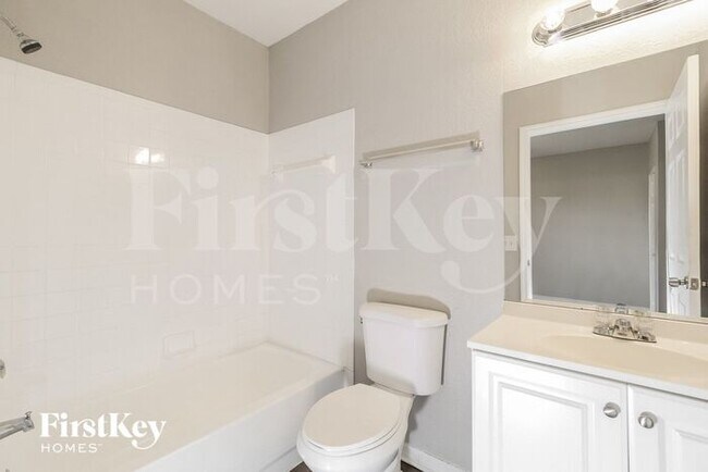 Building Photo - 3332 Rogue St