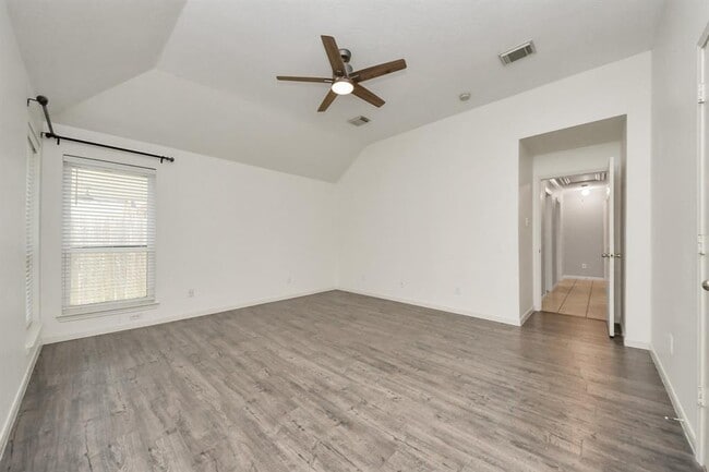 Building Photo - 21630 Live Oaks Spring Dr
