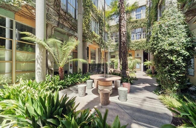 Building Photo - 461 2nd St