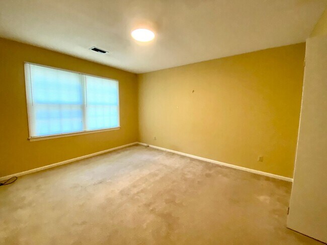 Building Photo - 106 Strode Cir