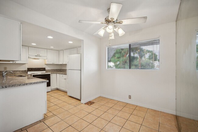 Building Photo - 5301 E Waverly Dr