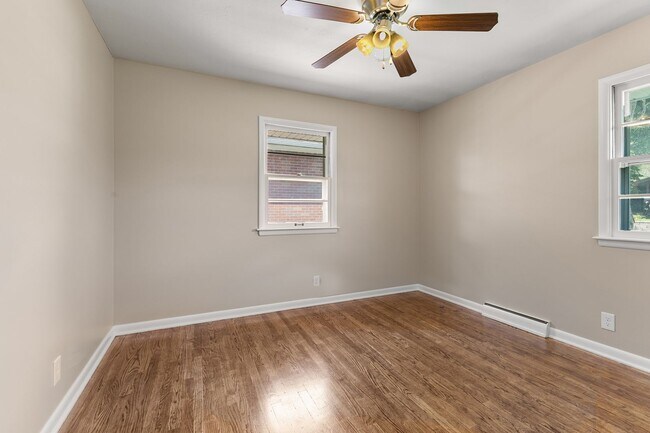 Building Photo - Lovely 3 bedroom home available soon!