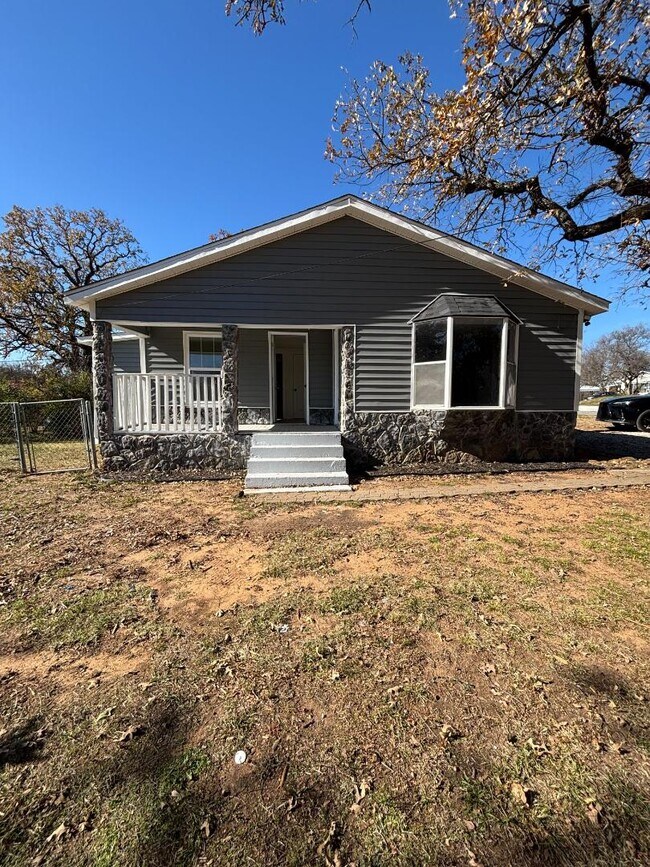 Building Photo - 1301 S Scullin Ave