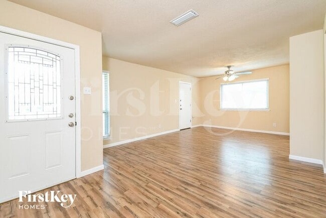 Building Photo - 333 E Springdale Ln