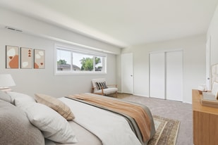 Building Photo - Suburban Park