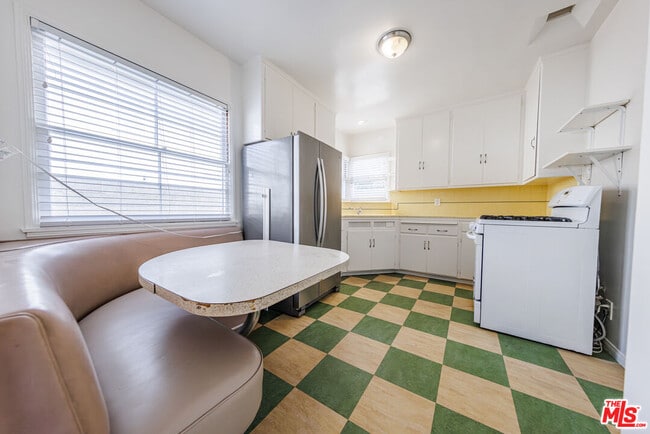 Building Photo - 785 El Medio Ave