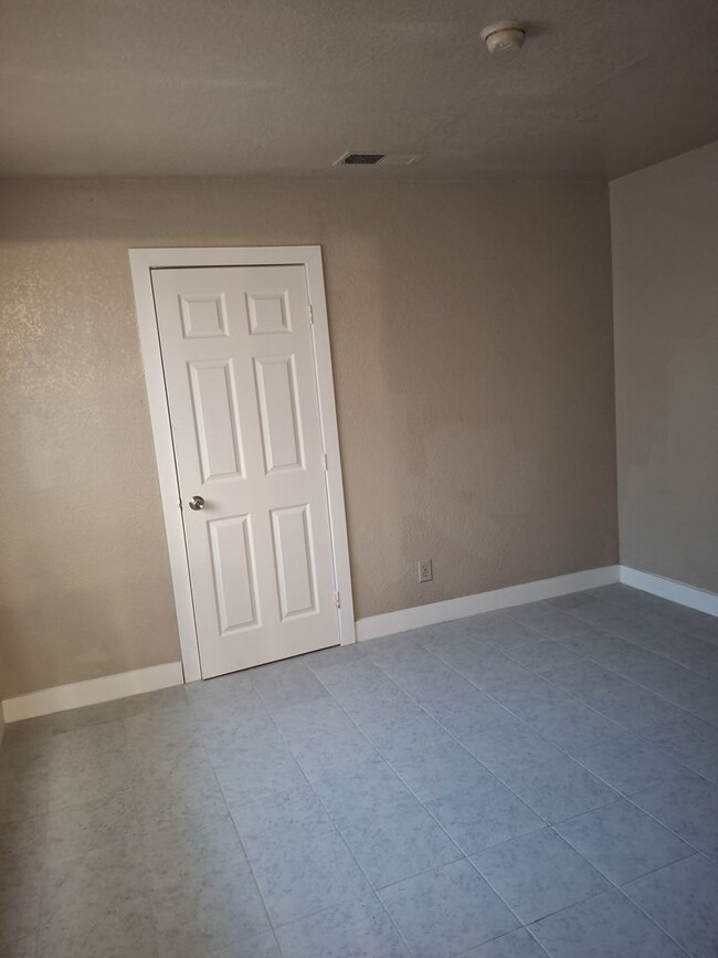 Primary Photo - NEWLY RENOVATED 1BD 1BTH!! ALL UTILITIES INCLUDED! APPLY NOW!!