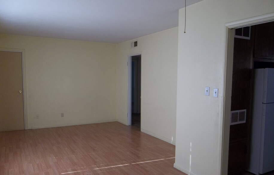 Building Photo - 300 Griffiths St