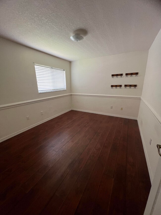 Building Photo - 1851 Abbeyridge Dr