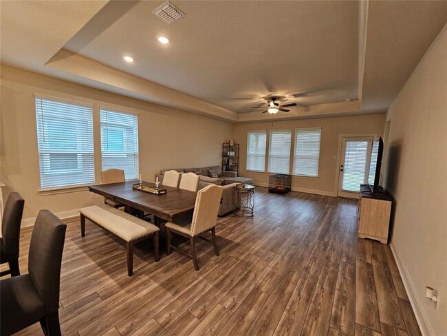 Building Photo - 138 Sugarberry Dr