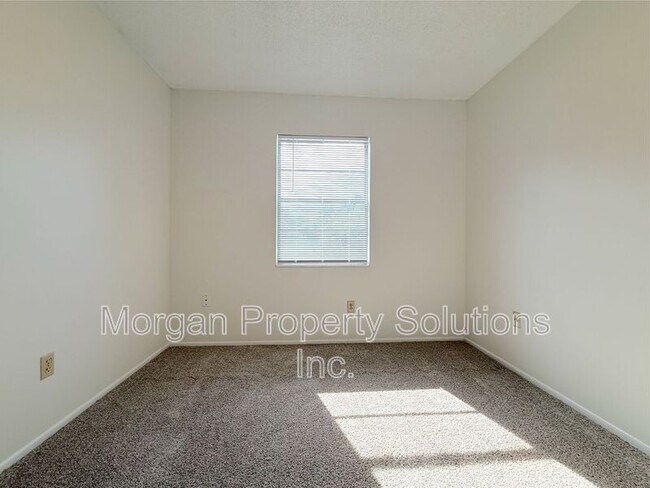 Building Photo - 1221 Poinsettia Ave