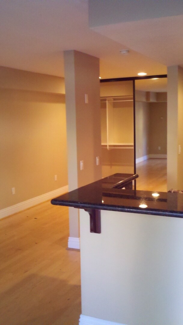 Building Photo - Gorgeous Studio in the Venetian Community ...