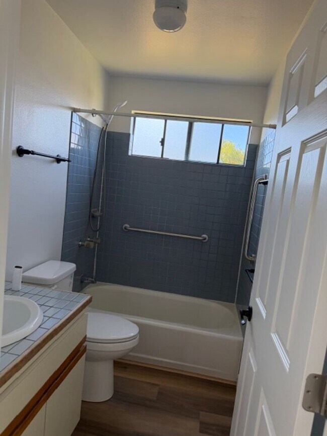 Building Photo - 75 Kaupea St