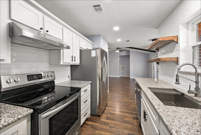 Building Photo - 7314 Robin St