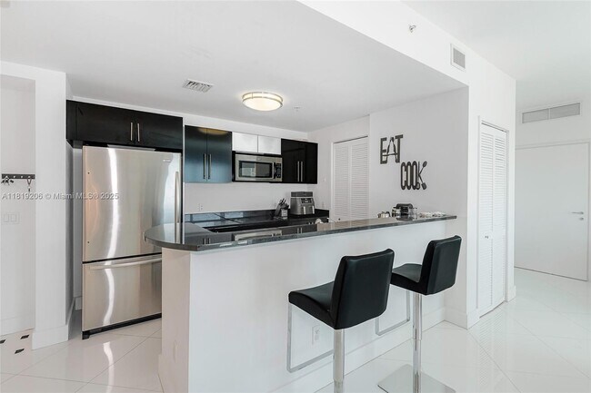 Building Photo - 300 S Biscayne Blvd