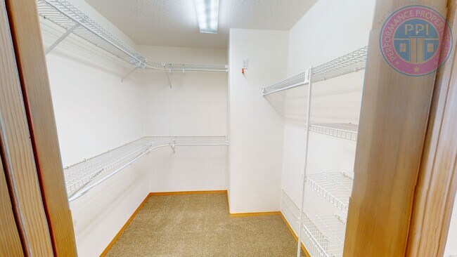 Building Photo - Beautiful Village Townhome!! Double Garage- Great Sunnyside Location!! Pet Friendly Princeton Vil...