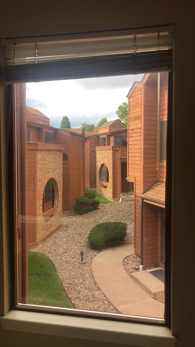 This is your neighborhood. Well landscaped and maintained. - 5034 Sunsuite Trl