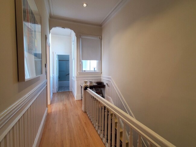 Building Photo - Noe Valley Beautifully Updated Top Floor Two Bedroom w. Chef's Kitchen and Laundry