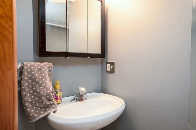 Building Photo - **Coming Soon in June** Beautifully updated Shadle Park 3 Bed 2 Bath Rancher will all the updates...