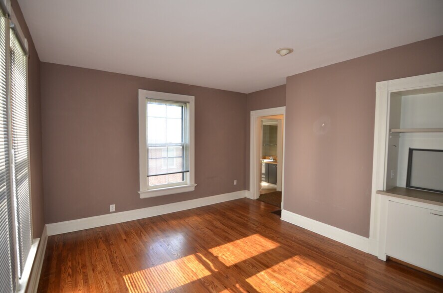 Building Photo - 6839 Plainfield Rd