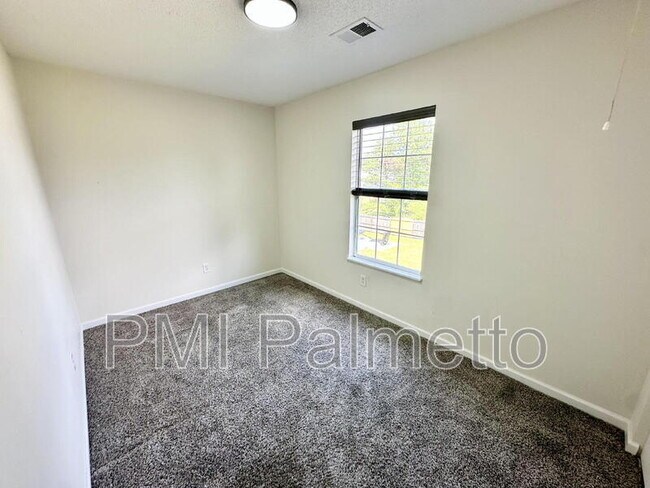 Building Photo - 227 Hardwood Dr